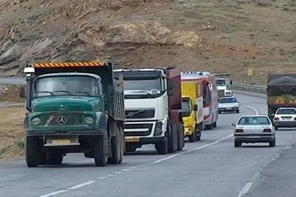 عبور رانندگان کامیون از یک جاده پرتردد به مدت ۳ ماه ممنوع شد + جزئیات